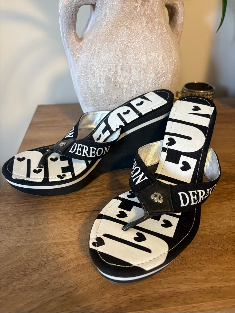 Y2K Beyoncé Dereon Black Platform Wedge Thong Sandals Rare Vintage Shoe